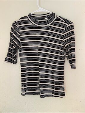 Black & White Striped Ribbed Short Sleeve Top